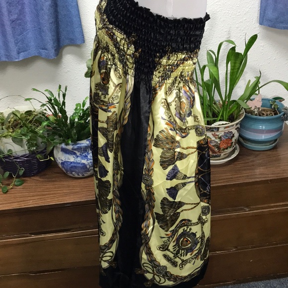 Silky halter dress - Picture 5 of 7